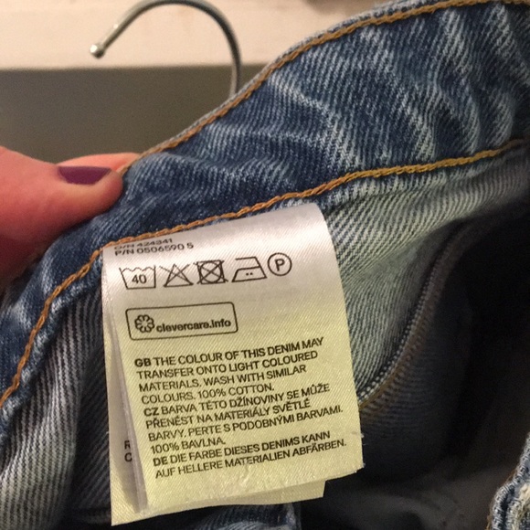 H&M | Destroyed Hem | Jeans - Picture 4 of 5